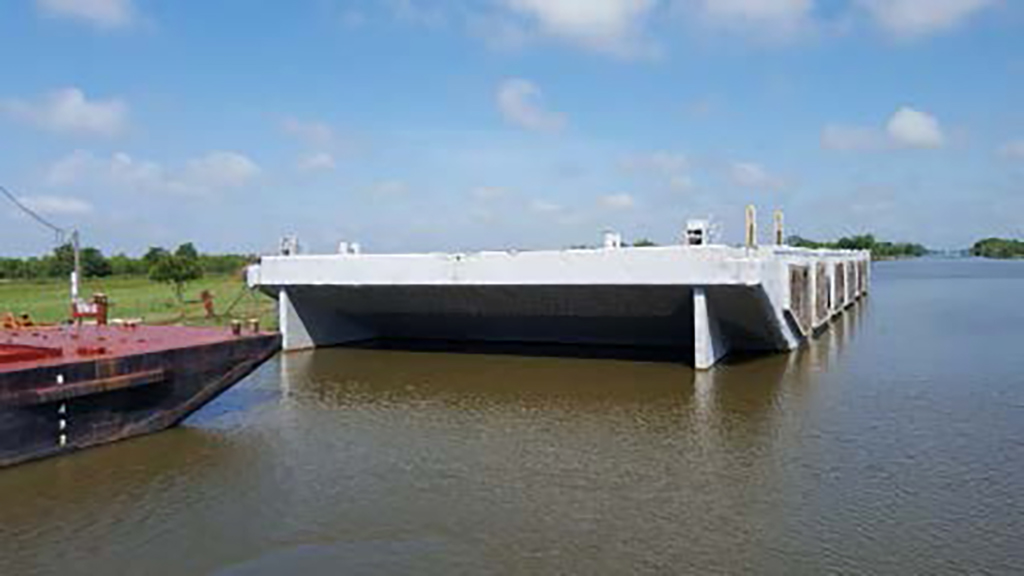 46207 : 1982 240' x 72' x 15' Steel Spud Barge