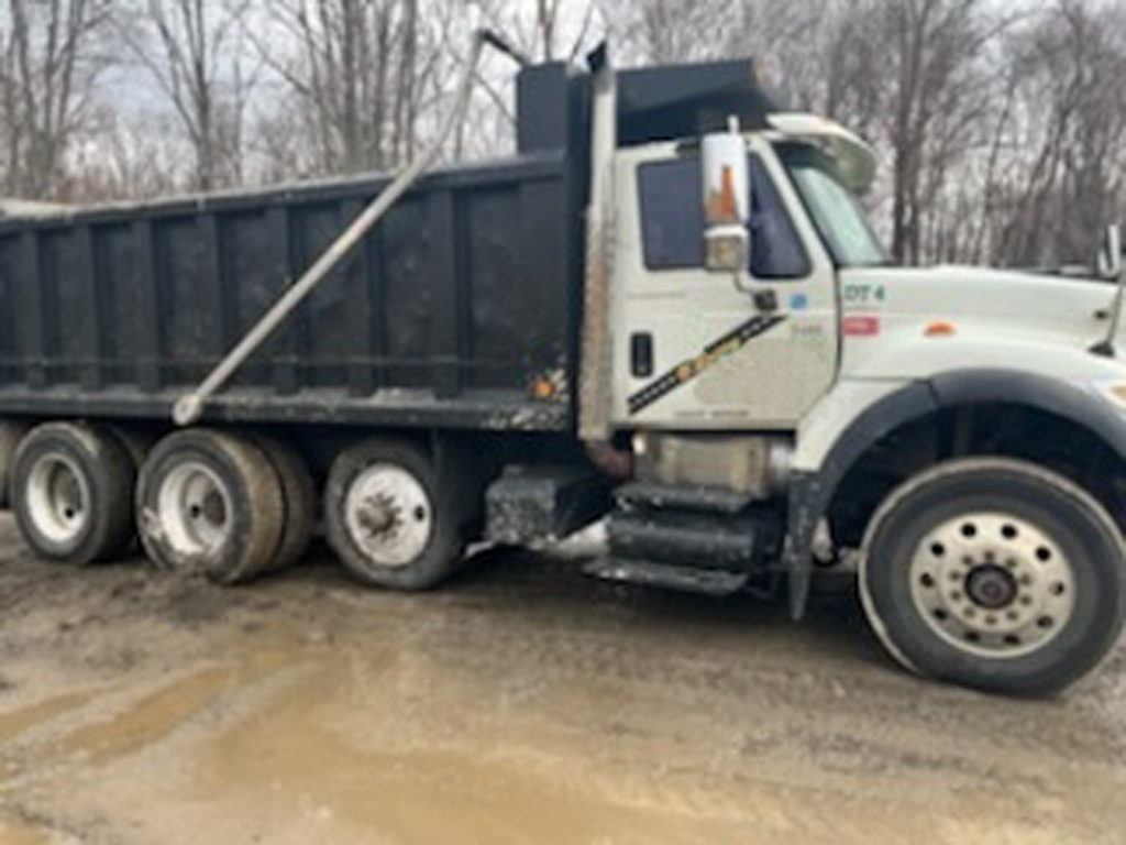 45253 : 2005 International 7600 Workstar Dump Truck